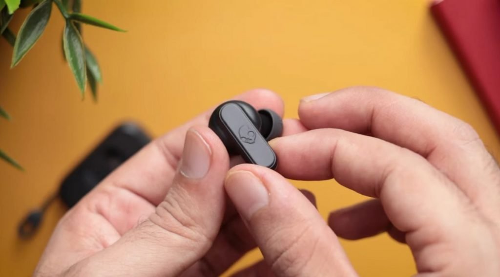 Skullcandy Right or Left Earbud Not Working [Solved ALL Models]