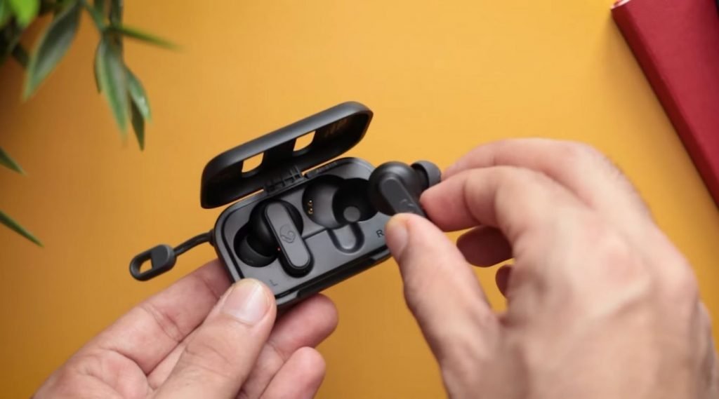 Skullcandy Right or Left Earbud Not Working [Solved ALL Models]