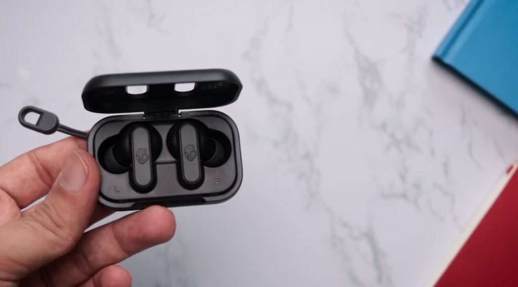 Skullcandy Right or Left Earbud Not Working [Solved ALL Models]