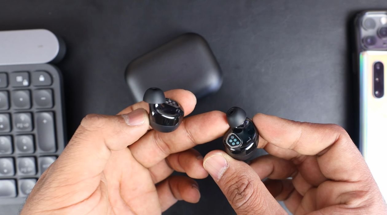 Wireless earbuds only online working in one ear