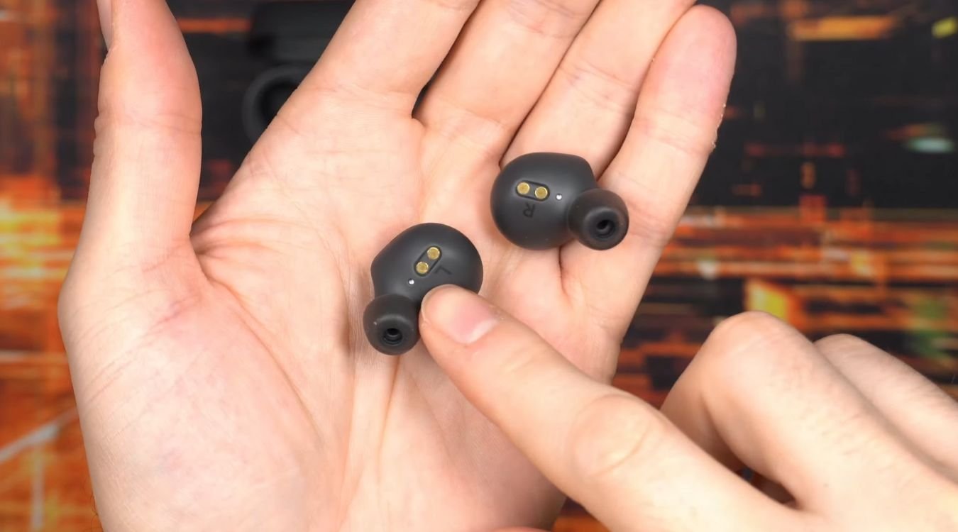 Galaxy buds plus discount right earbud not connecting