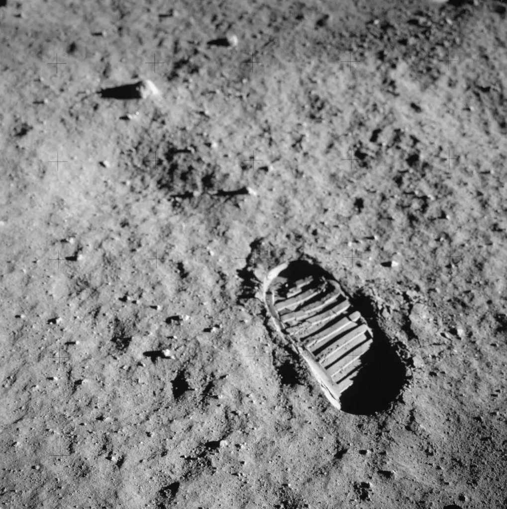 Debunking Moon Landing Conspiracy Theories with Simple Science
