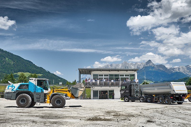 World’s first hydrogen-powered wheel loader set to cut 100 metric tons of CO2 annually