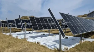 Scientists Use Reflectors Beneath Solar Panels, Increasing Energy Output by…