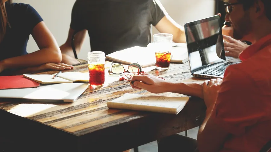 Turning Client Meeting Transcripts Into Weekly Summaries